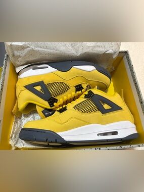 Jordan 4 Retro lightning Men’s size 11 CT85027-700 Tour Yellow